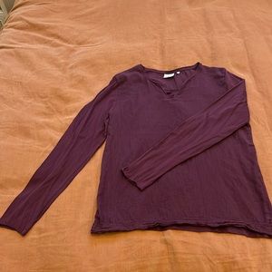 Long sleeve cotton and linen top by Hartford. Size 2. Wine